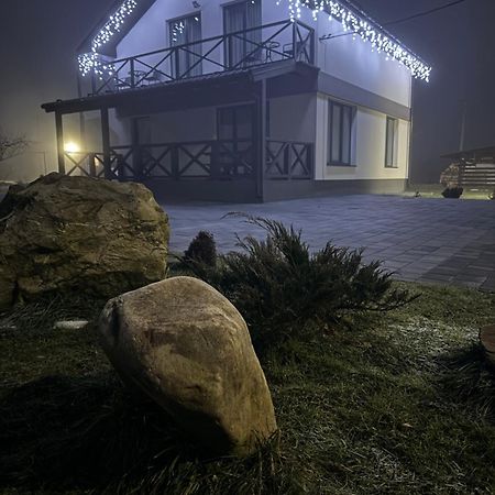 Affittacamere U Anastasii I Sofii Bilya Richki Mykulychyn Esterno foto