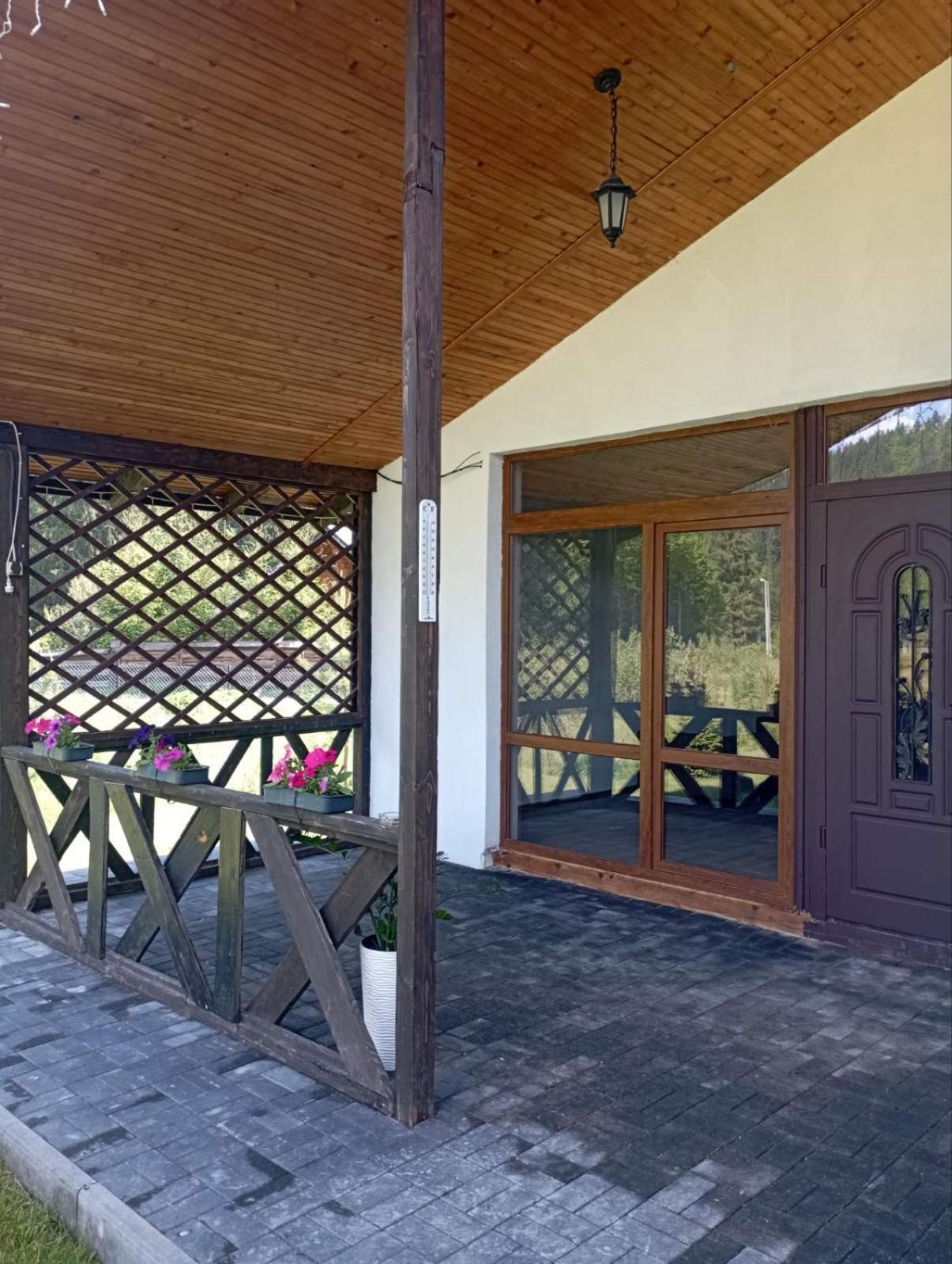 Affittacamere U Anastasii I Sofii Bilya Richki Mykulychyn Esterno foto