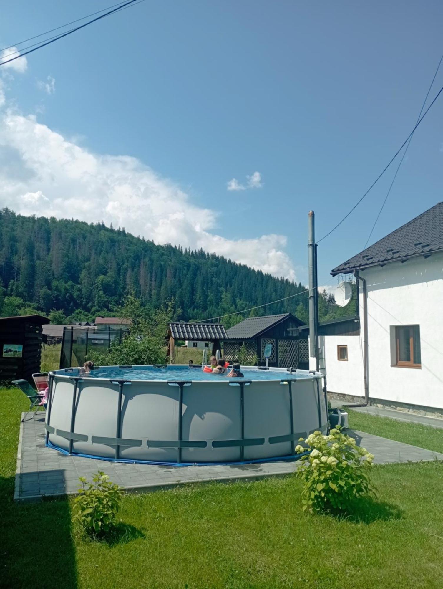 Affittacamere U Anastasii I Sofii Bilya Richki Mykulychyn Esterno foto